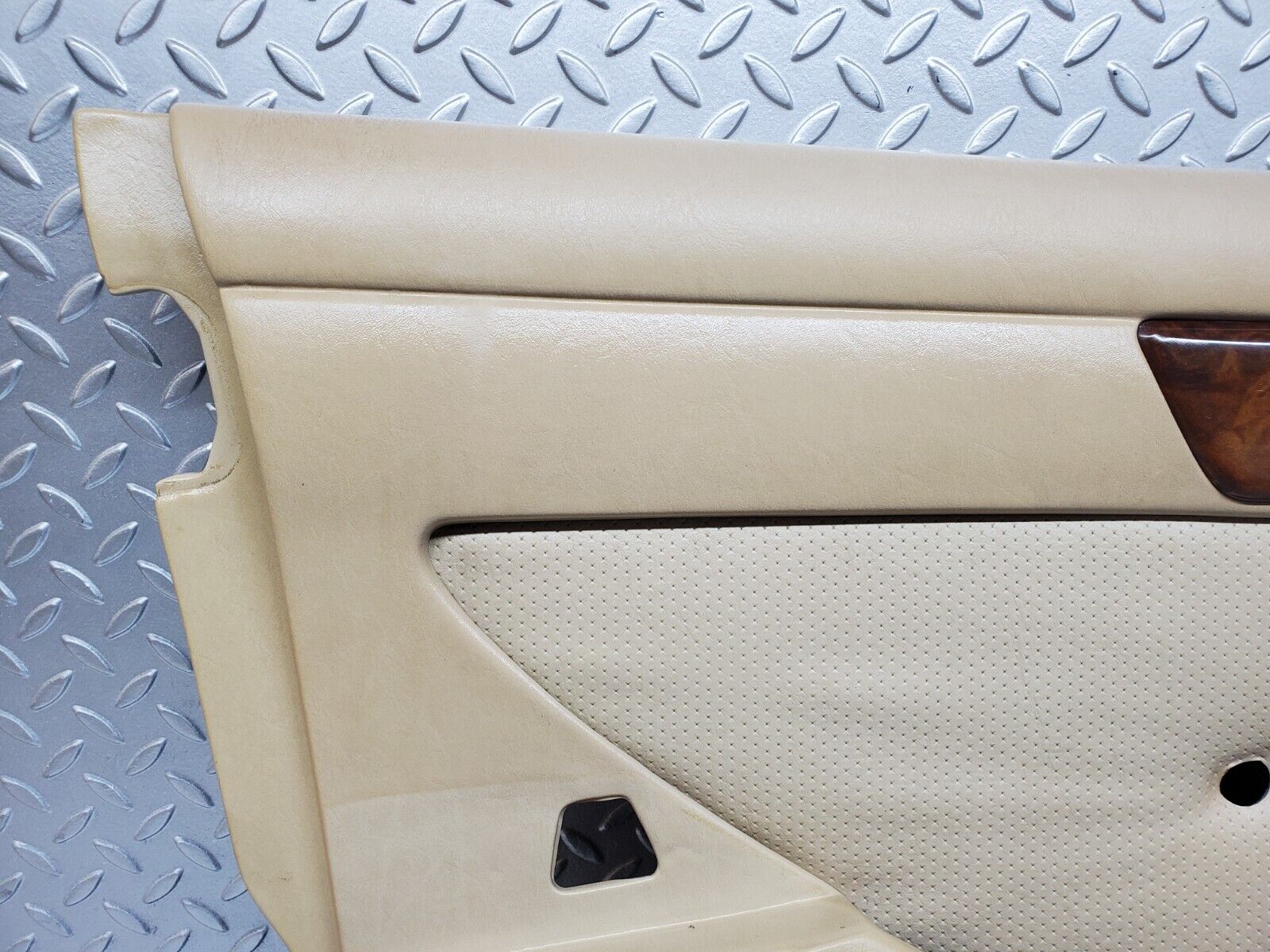 45719 Mercedes-Benz W126 420SE Front Left Door Card Beige 1267270170