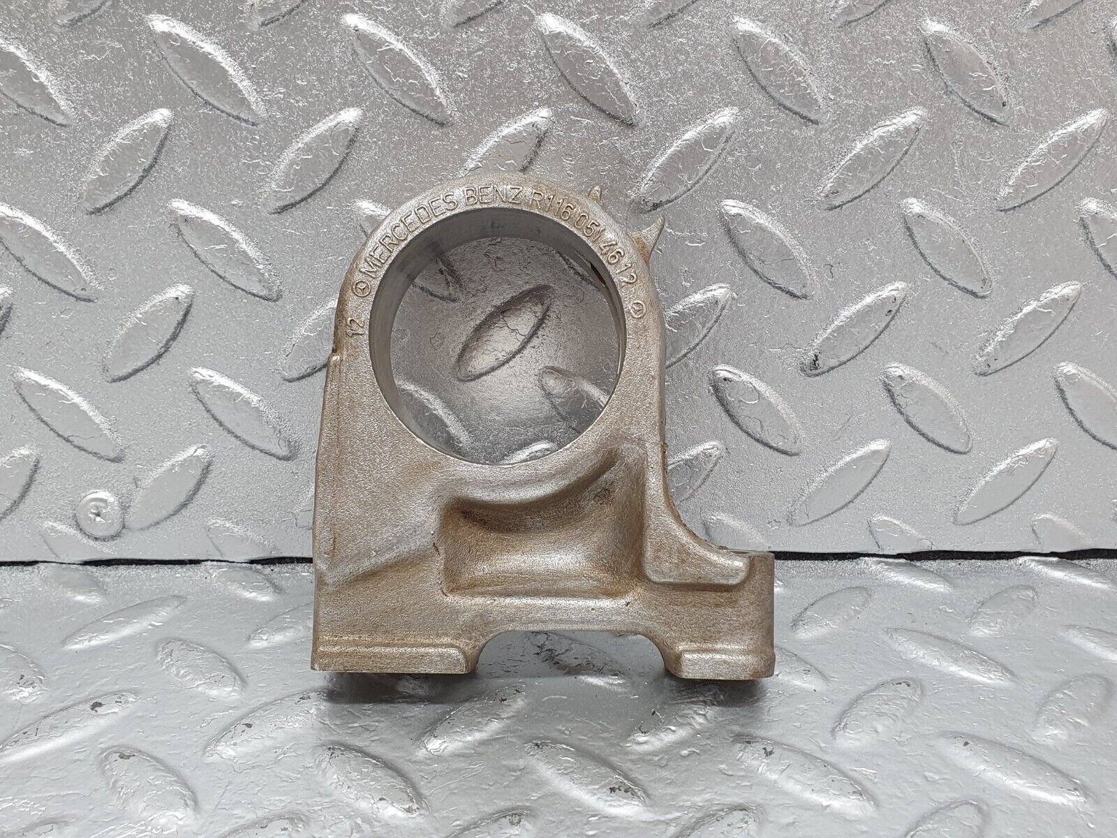 43799 Mercedes-Benz C126 380SEC Coupe Camshaft Tower Bearing 1160514612