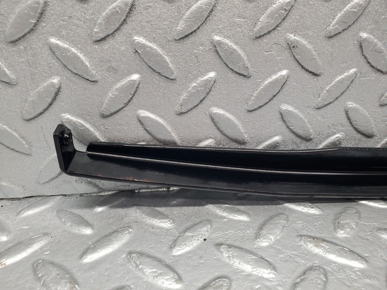 46761 Mercedes-Benz R129 320SL Coupe Front Right Window Channel
