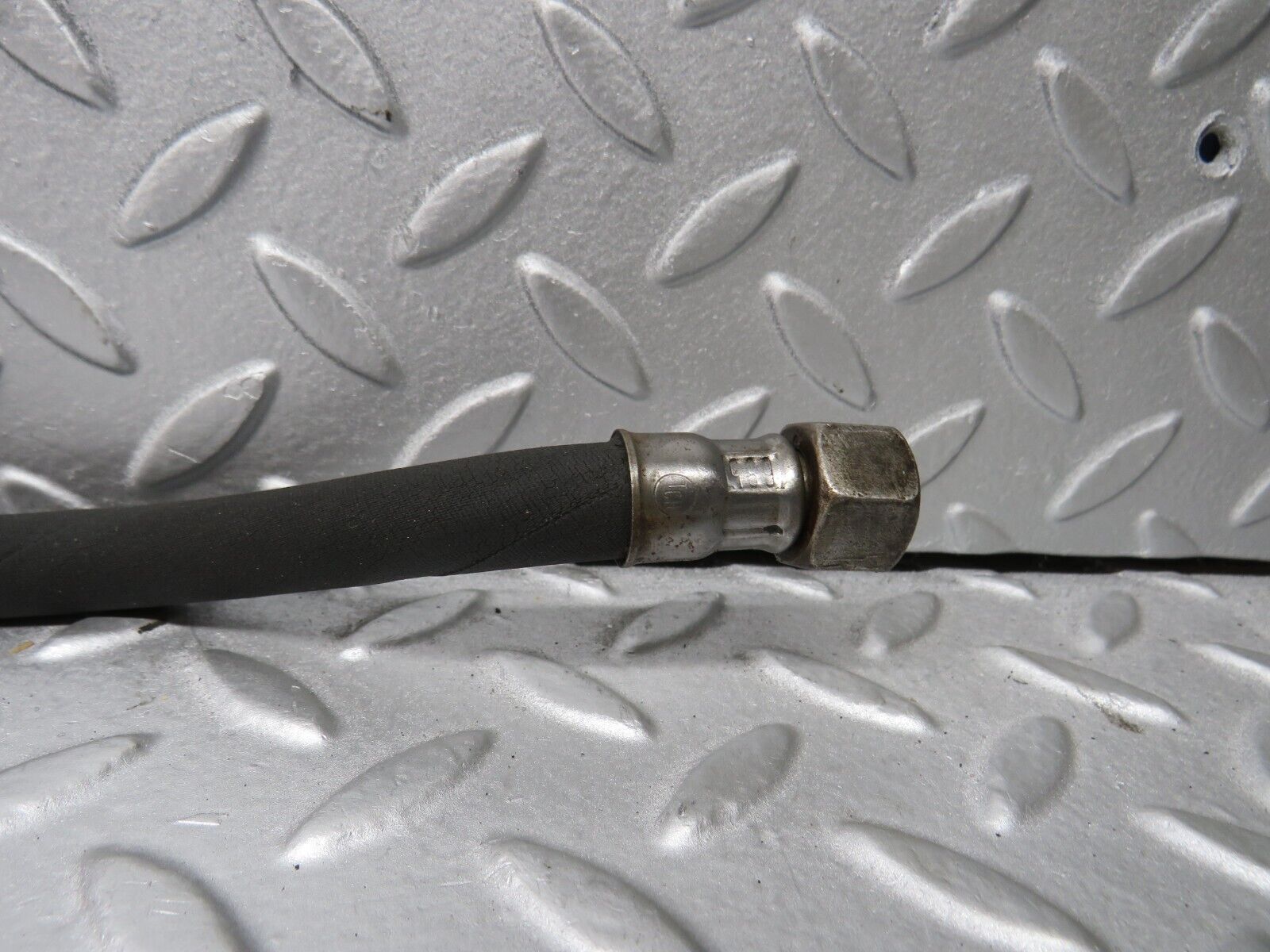 39325 Mercedes-Benz R107 500SL Gearbox Oil Hose Pipe