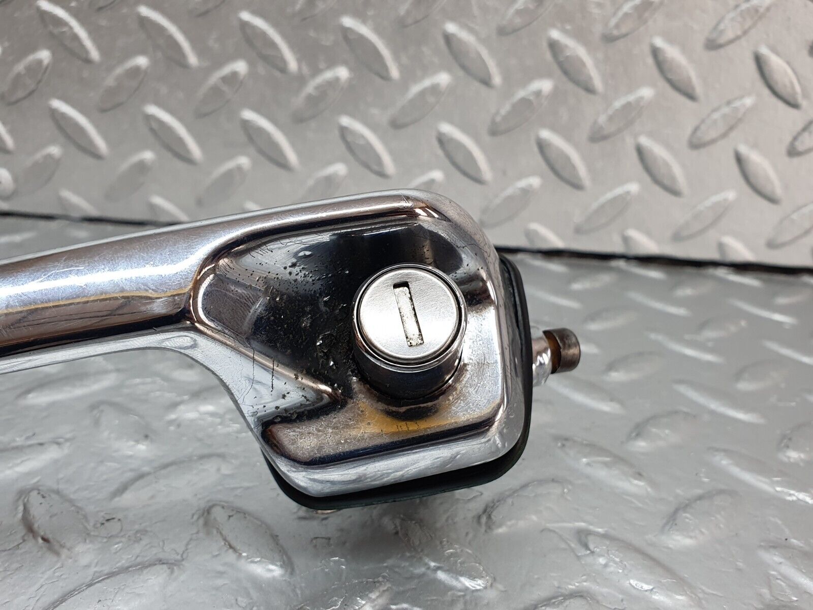 43160 Mercedes-Benz W108 280SE Front Left Door Exterior Handle No Key 1087661301 1087660905 1087661105