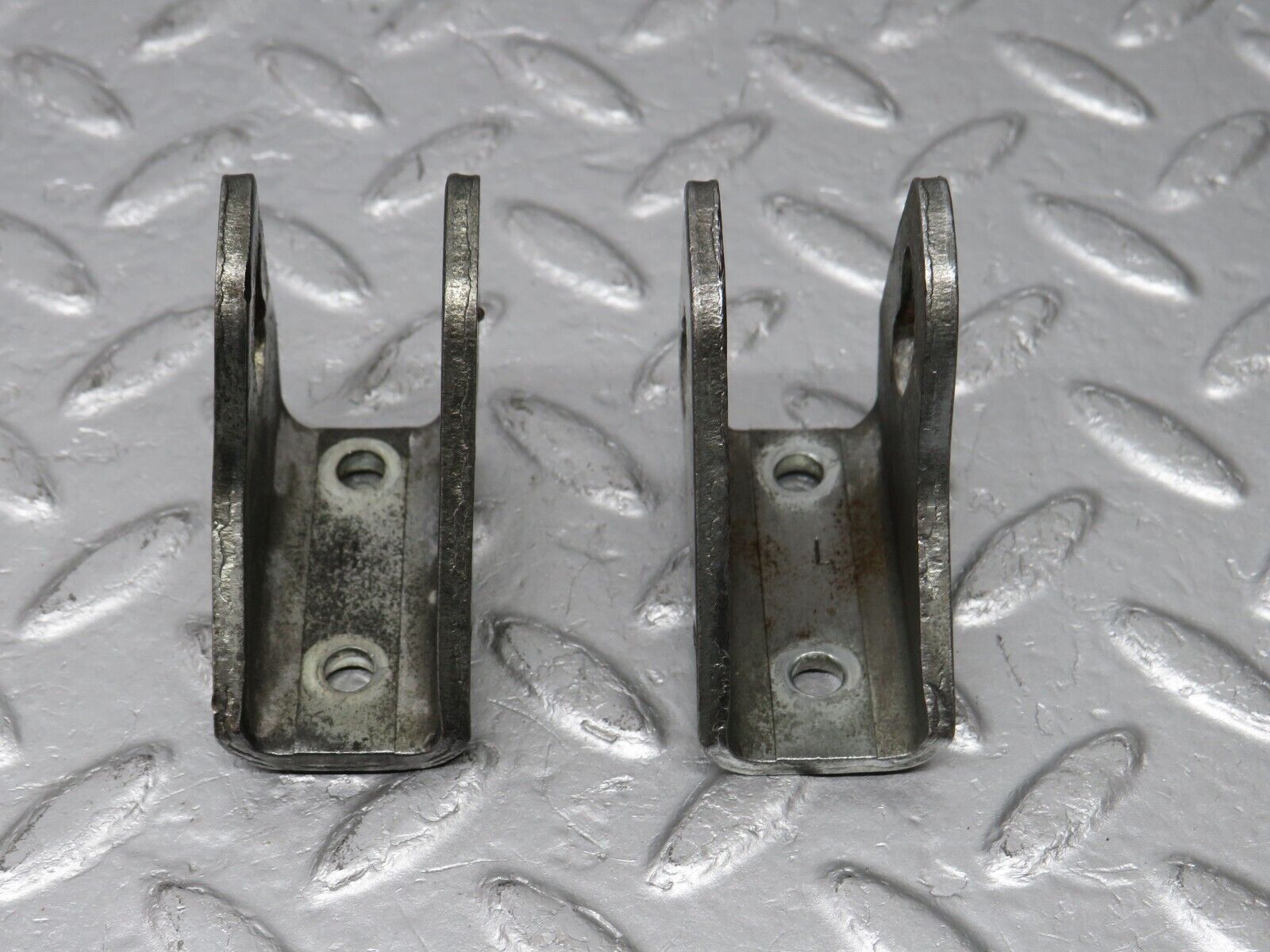 39134 Mercedes-Benz R107 500SL Mounting Bracket