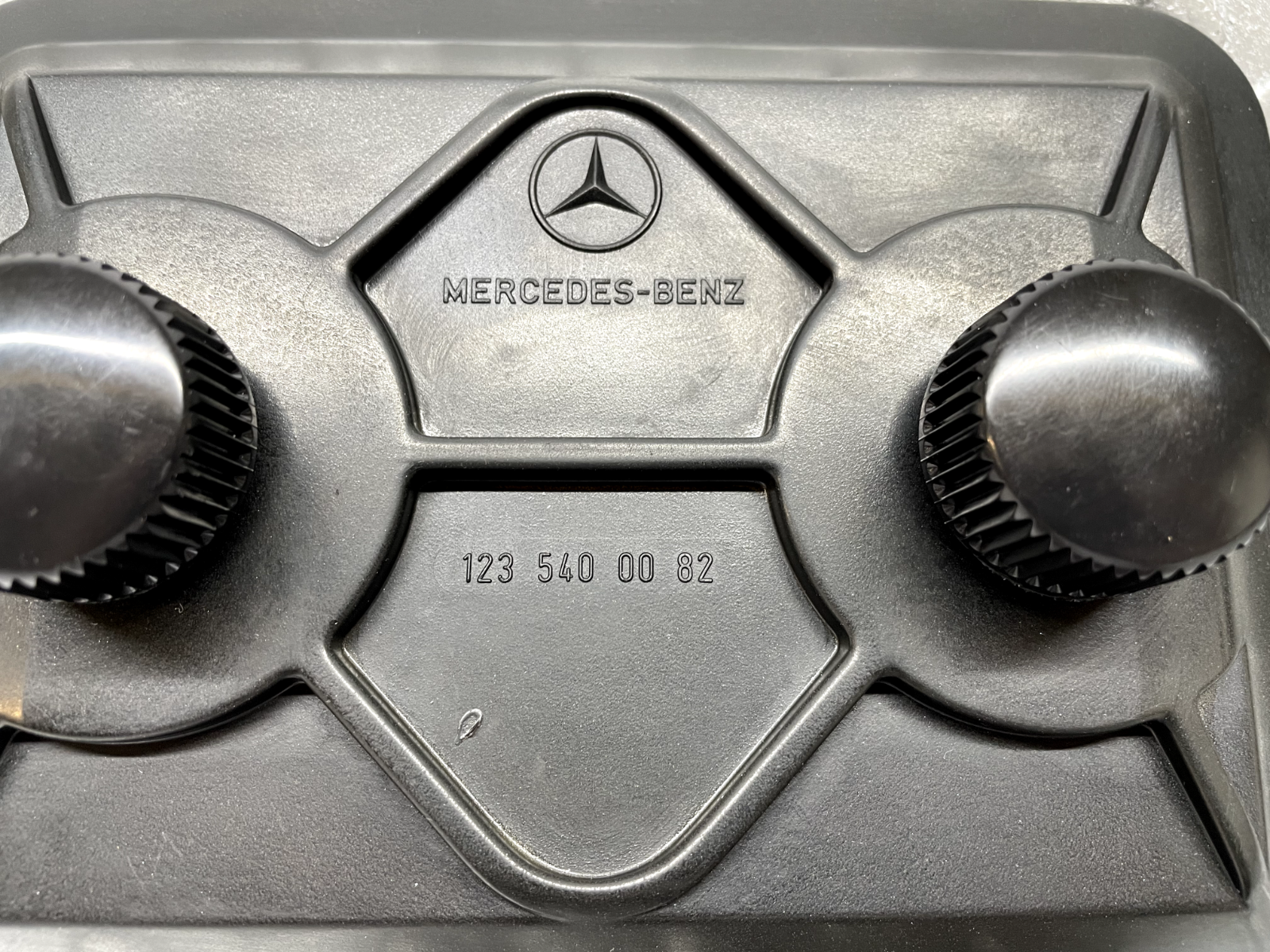 44268 Mercedes-Benz W123 280E Fuse Box Cover Lid 1235400082 1235451000