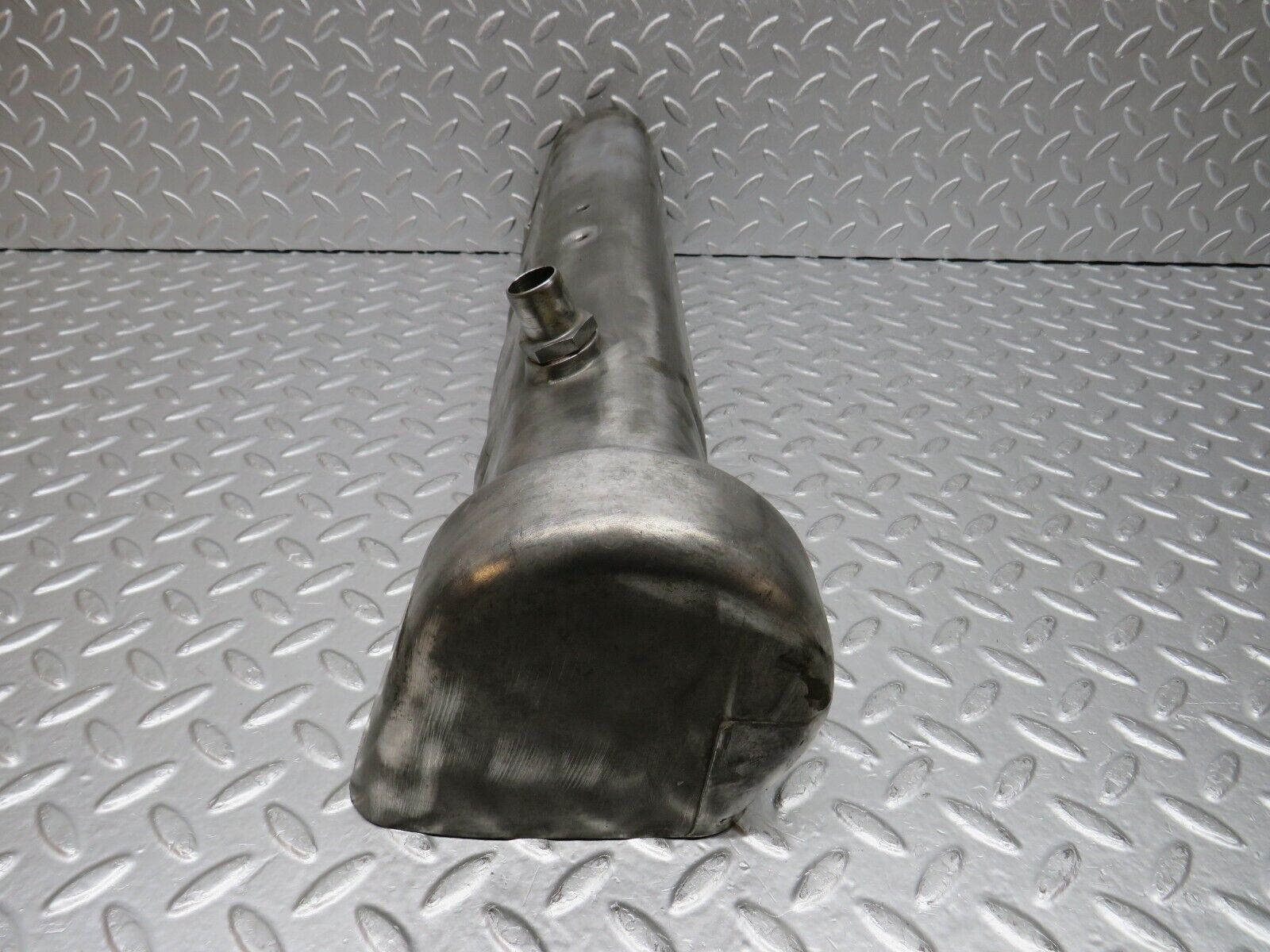 32770 Mercedes-Benz C107 R107 350 V8 Cylinder Head Valve Cover Left 1160161805