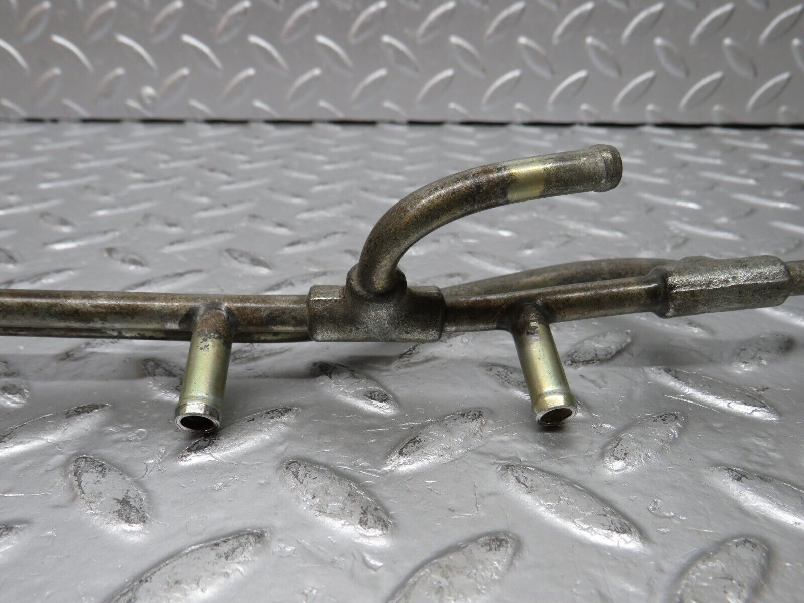 32817 Mercedes-Benz C107 R107 350 V8 Fuel Injector Rail Pipe