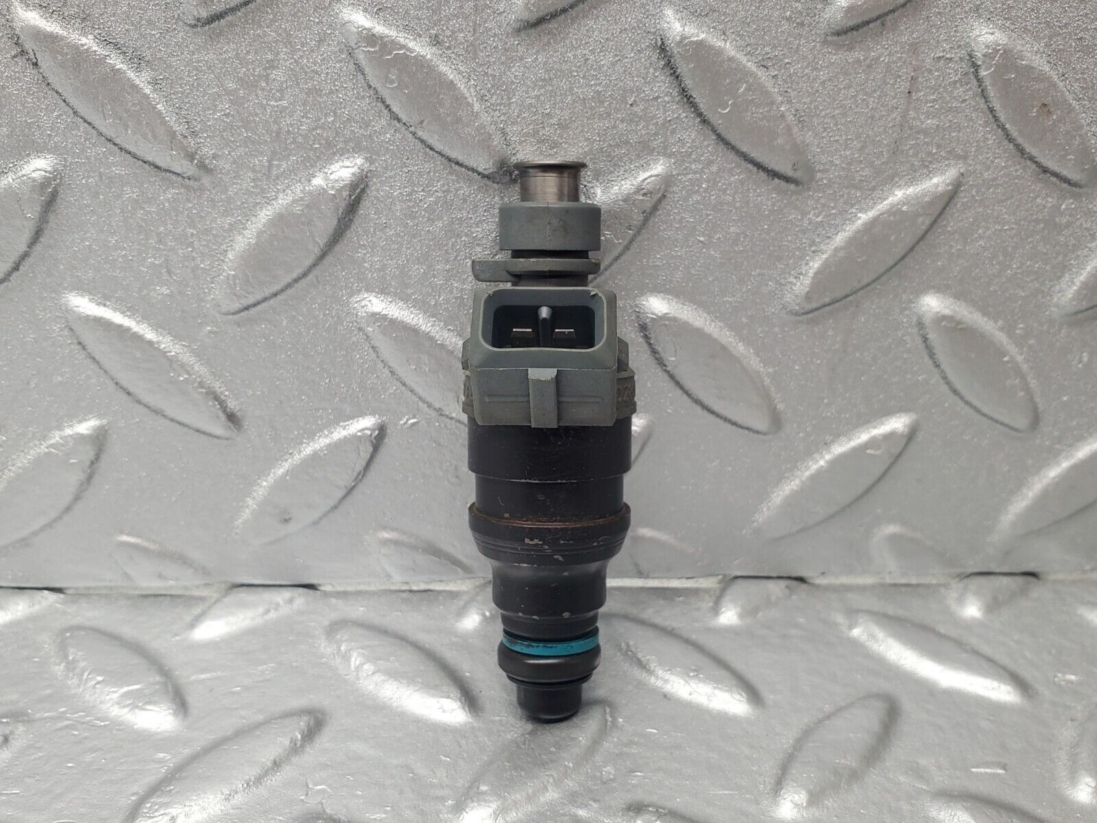 46242 Mercedes-Benz W124 280E Fuel Injector Bosch 0280155209 0000787323