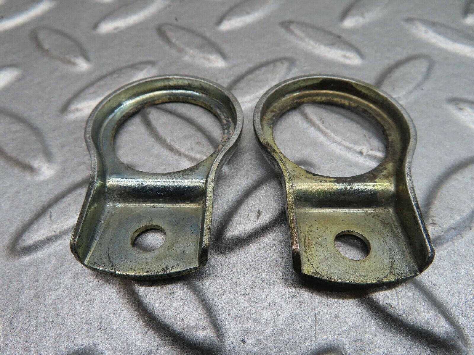 13754 Mercedes-Benz R107 450SL Fuel Injector Bracket