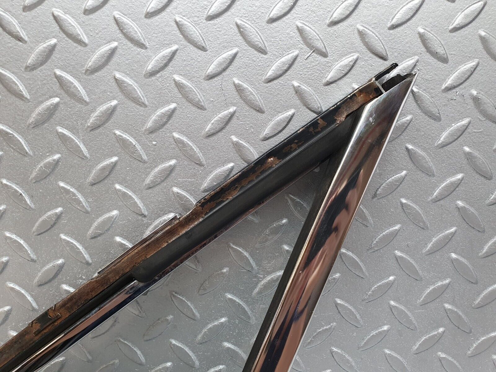 43225 Mercedes-Benz W108 280SE Front Right Quarter Window