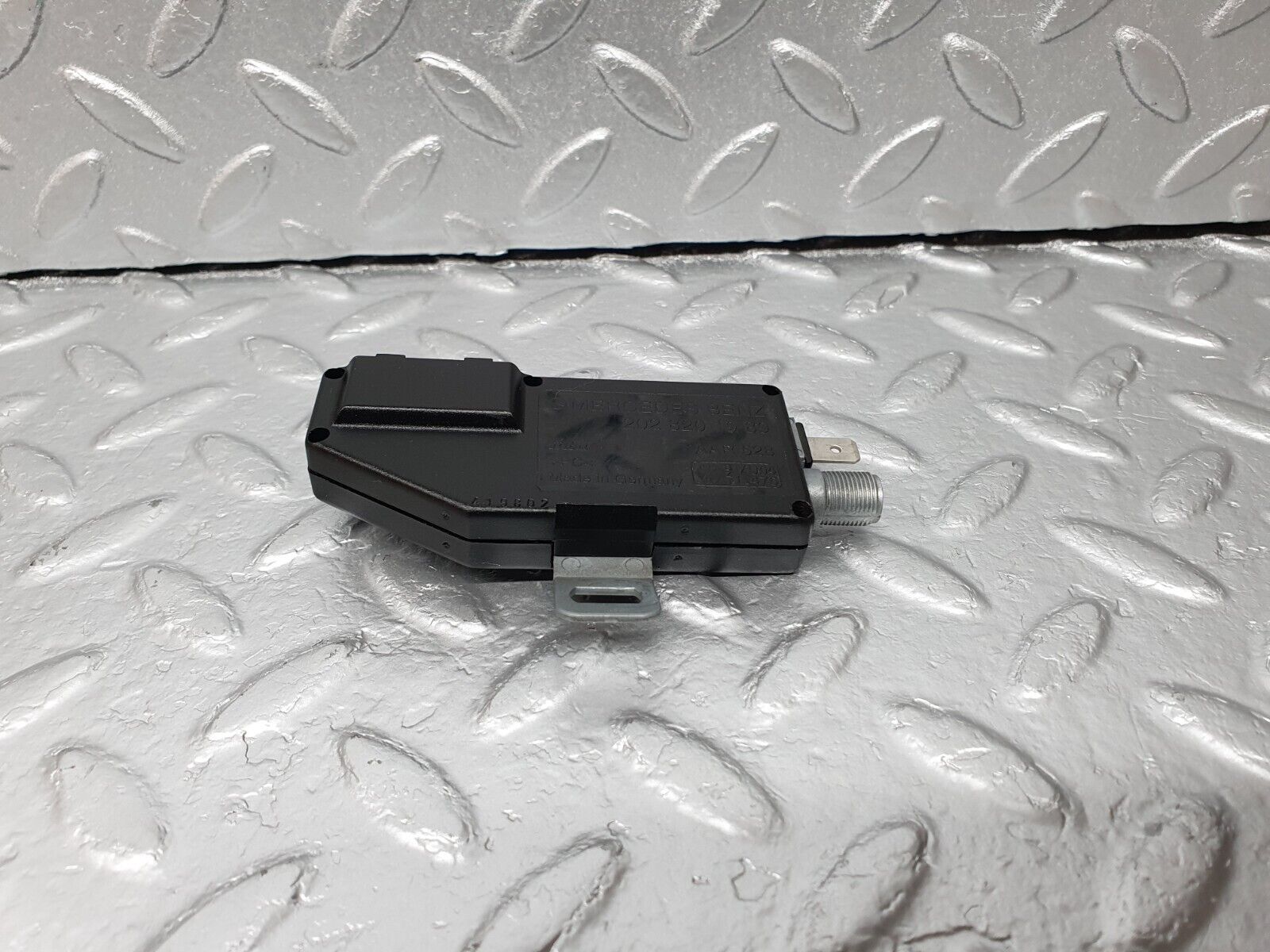 41856 Mercedes-Benz W202 C200 Radio Ariel Antenna Amplifier Booster 2028201989