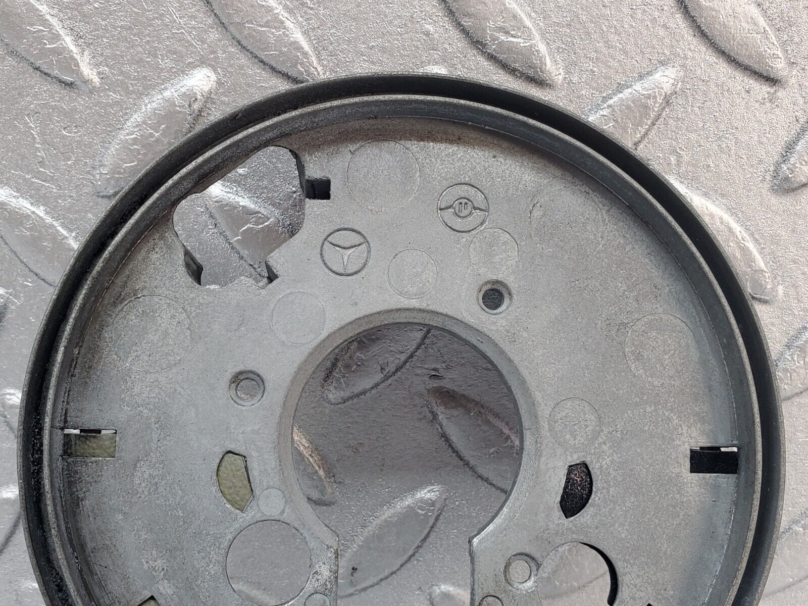 45676 Mercedes-Benz W126 420SE Steering Wheel Contact Plate 1244620097