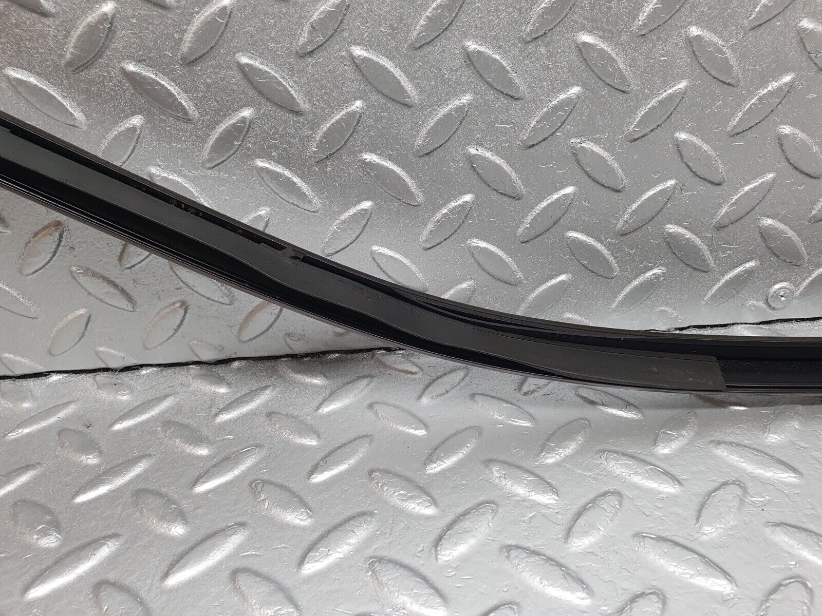 42111 Mercedes-Benz W202 C200 Roof Trim Left Side