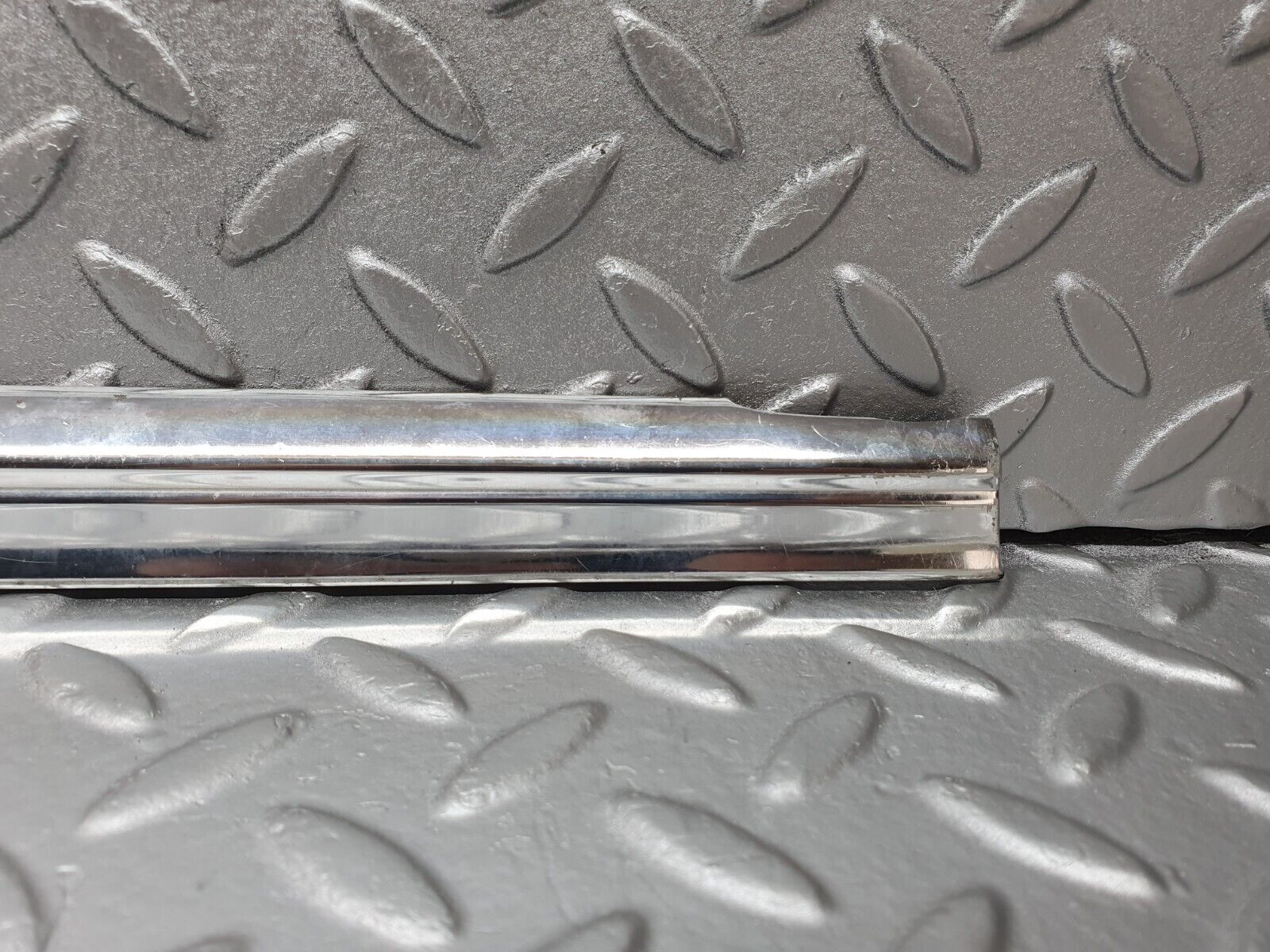 43463 Mercedes-Benz W108 280SE Front Left Door Window Chrome Trim