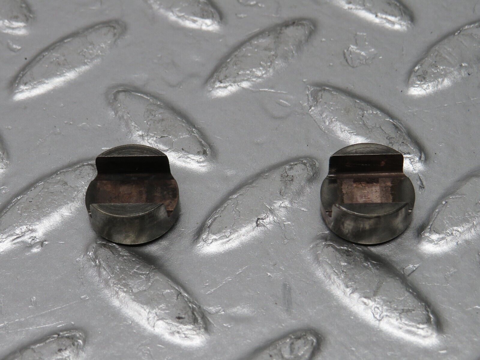 33003 Mercedes-Benz C107 R107 350 V8 Valve Rocker Arm With Spring & Tappet