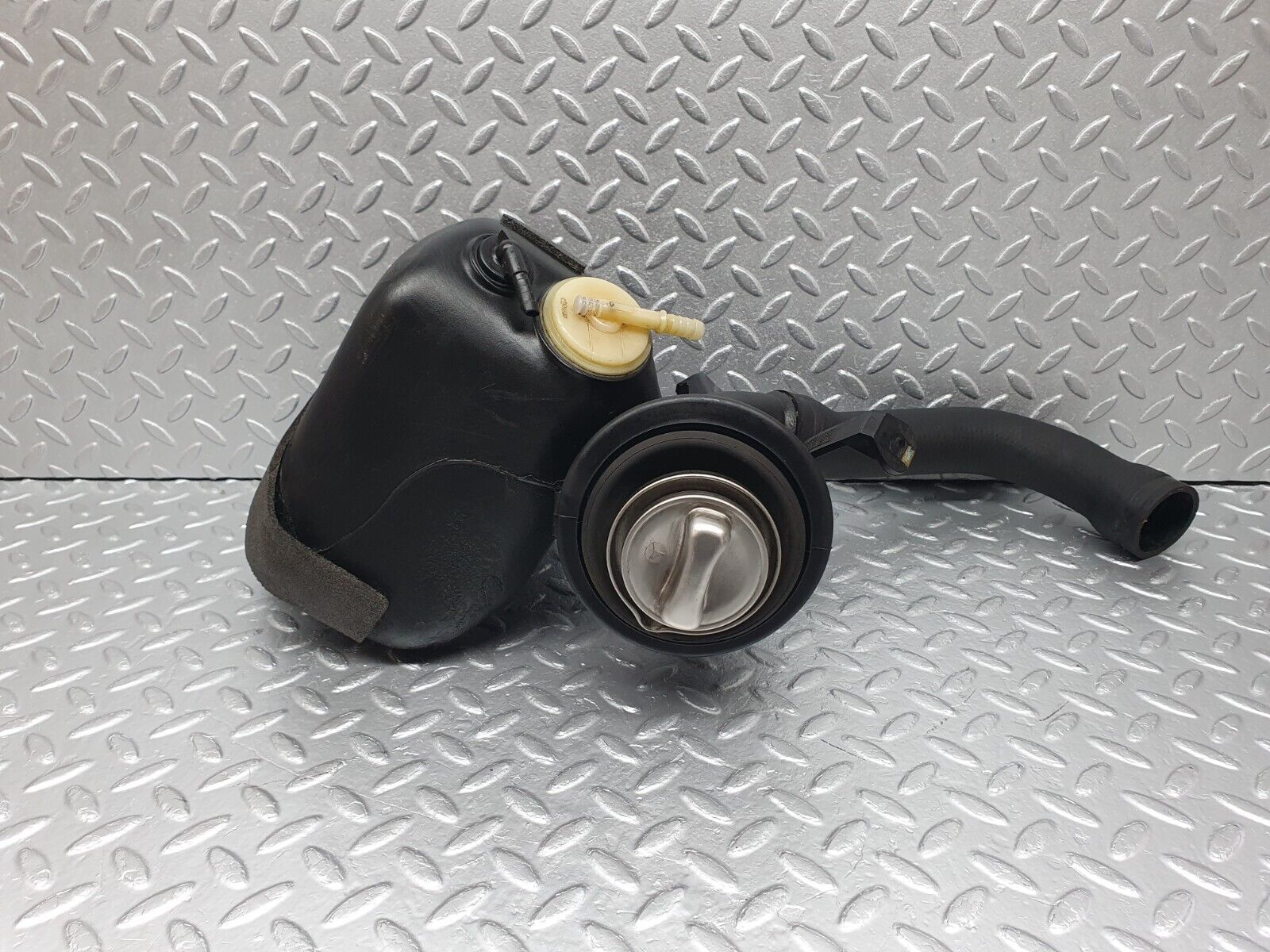 41775 Mercedes-Benz W202 C200 Fuel Filling Pipe Expansion Tank 2024701389
