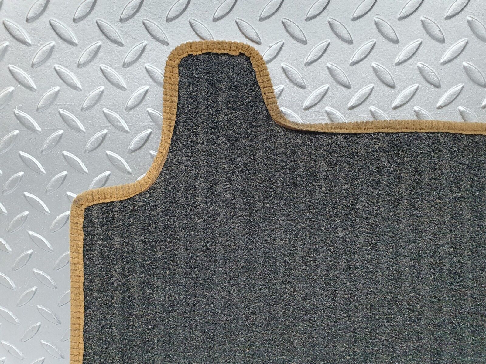 41635 Mercedes-Benz W124 200E Rear Right Floor Carpet Mat Palomino