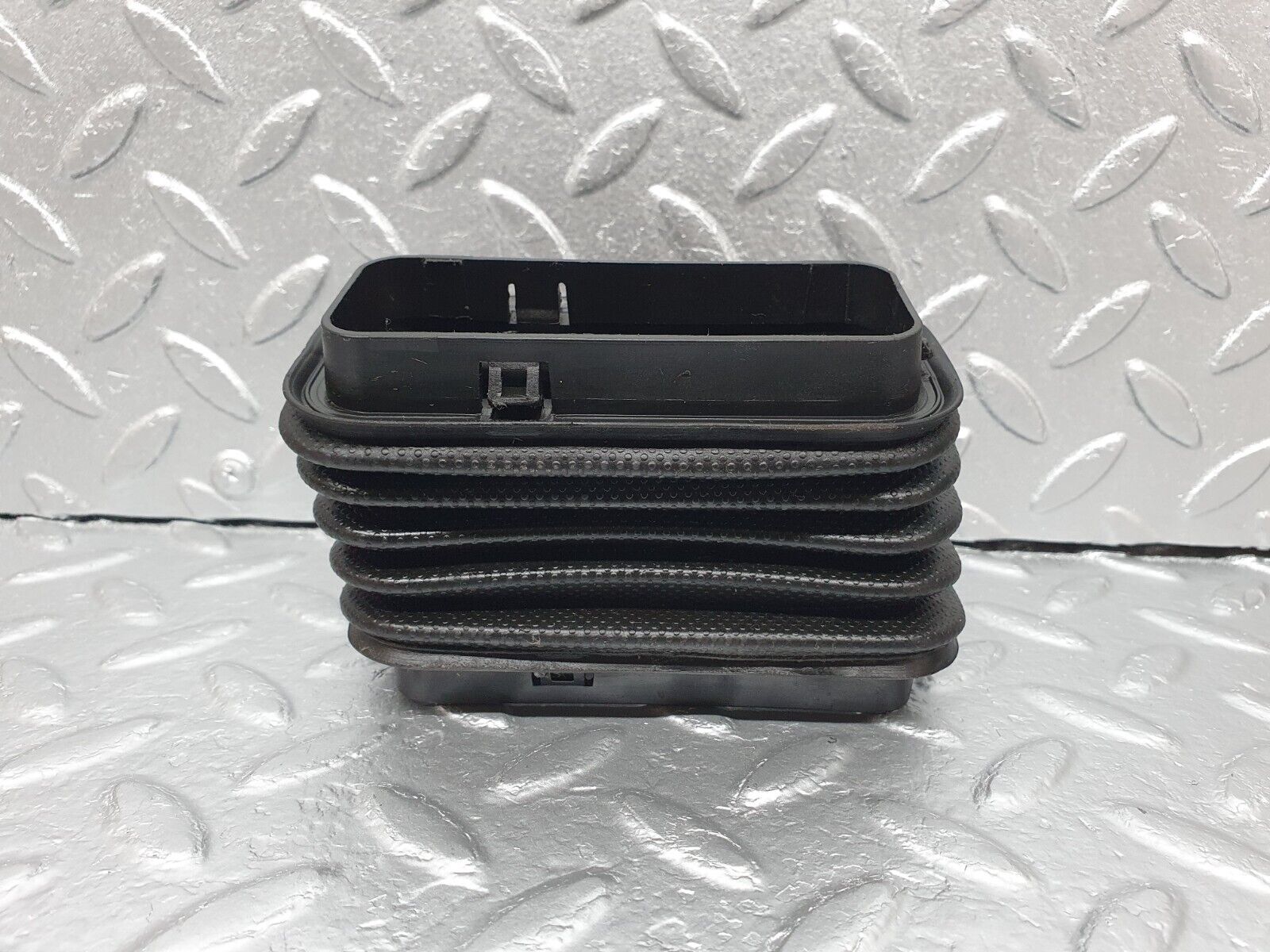 41843 Mercedes-Benz W202 C200 Front Door Wire Protector Rubber 2028210097