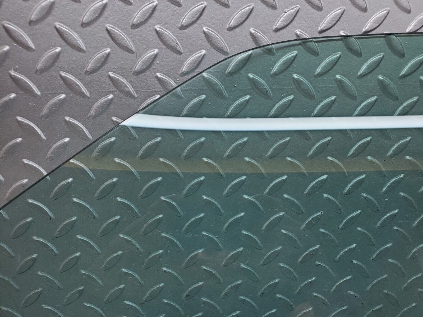 44620 Mercedes-Benz W124 220E Front Left Door Window Glass