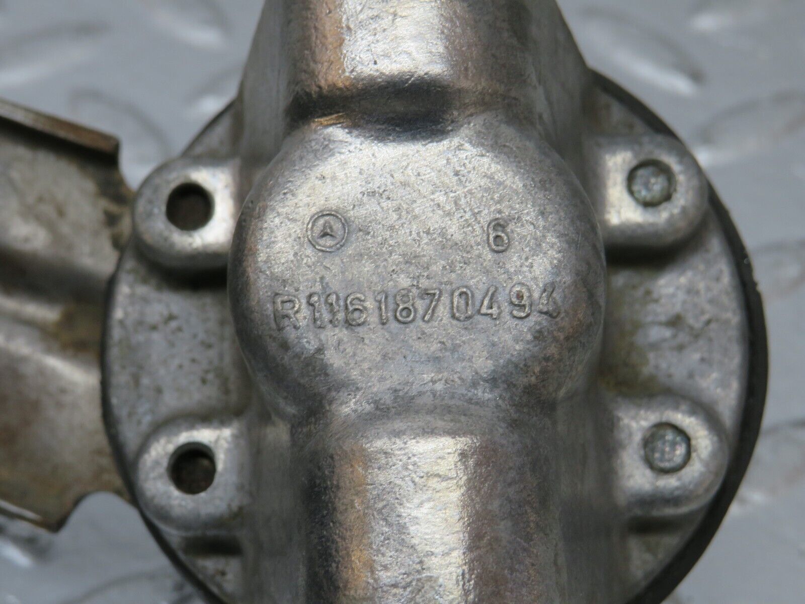 32858 Mercedes-Benz C107 R107 350 V8 Oil Pressure Damper 1161870196 1161870494