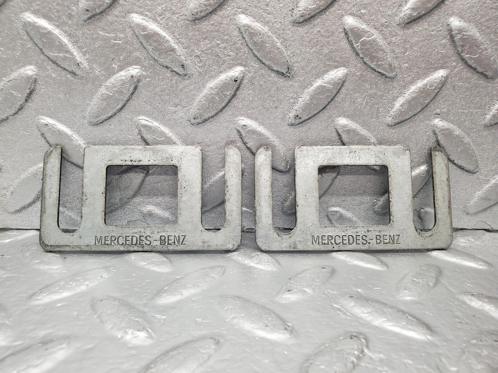 46475 Mercedes-Benz C123 280CE Coupe Right Door Lock Latch