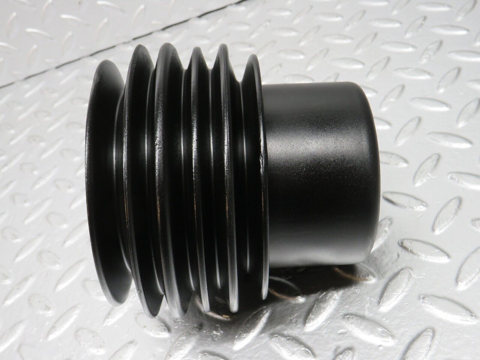 33075 Mercedes-Benz C107 R107 350 V8 Crankshaft Pulley