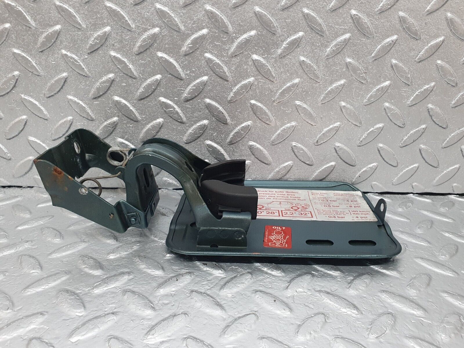 43939 Mercedes-Benz C123 230CE Coupe Fuel Tank Flap Cap 1235840039