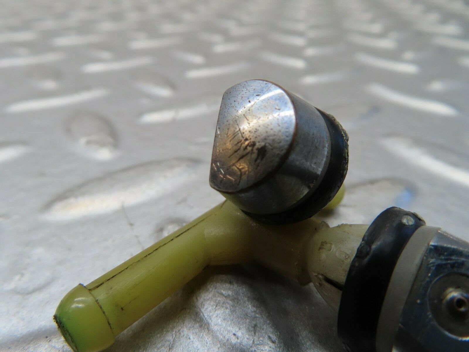 15790 Mercedes-Benz R107 450SL Windscreen Washer Nozzle