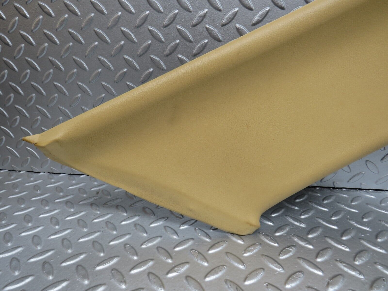 39842 Mercedes-Benz R107 350SL Hardtop C Pillar Cover Left Side Cream