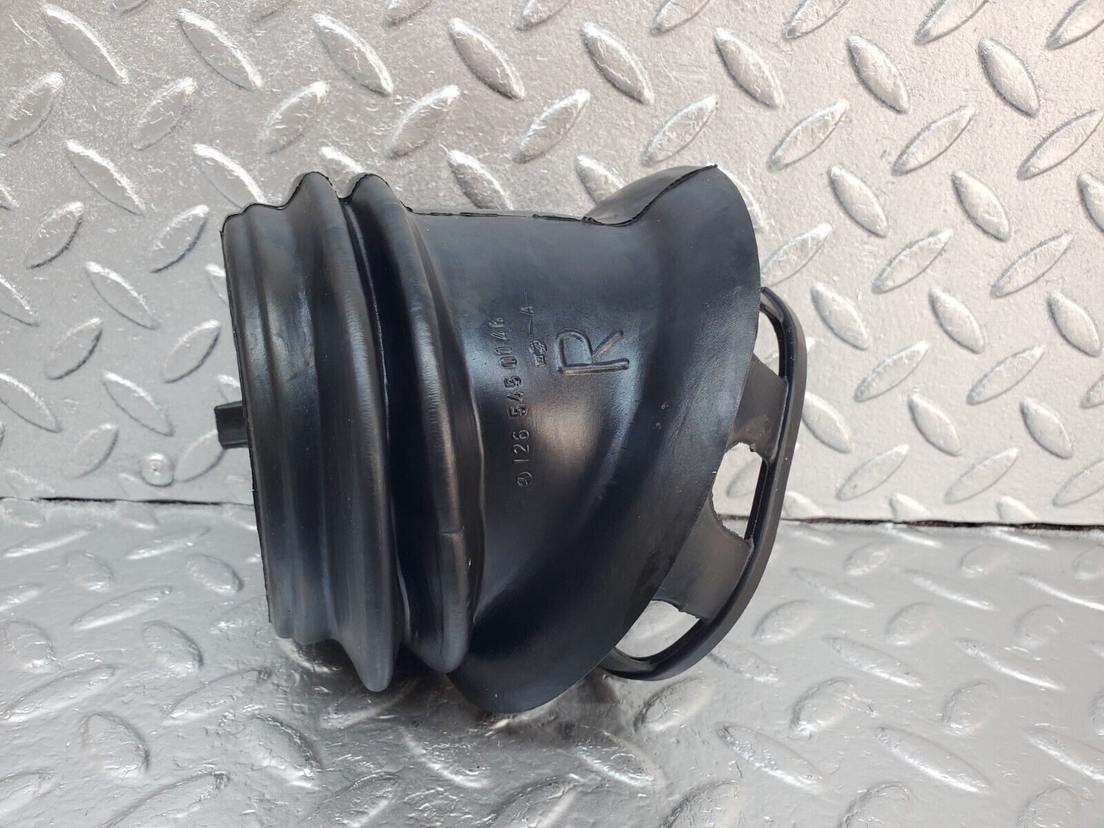 45672 Mercedes-Benz W126 420SE Fuse Box Rubber Grommet 1265450146