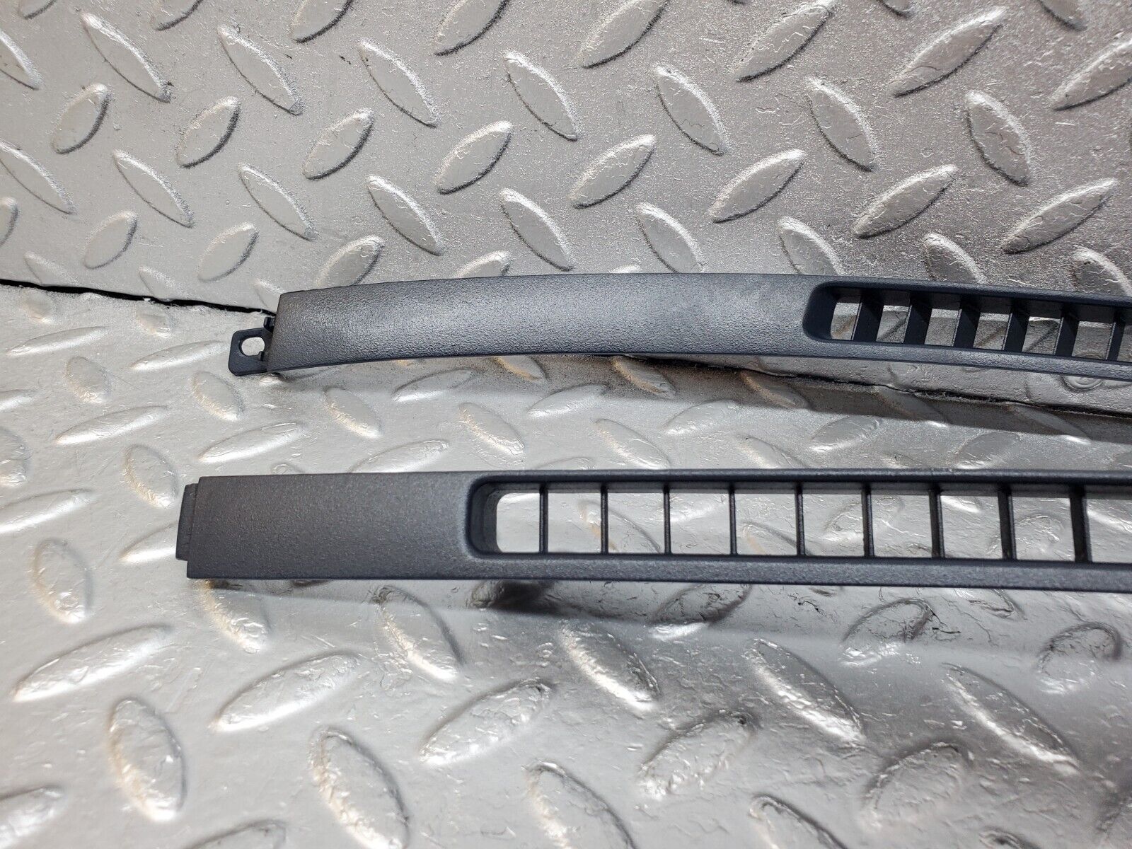 45048 Mercedes-Benz R129 300SL Coupe Windscreen Defroster Air Vent 1296890380 1296890480