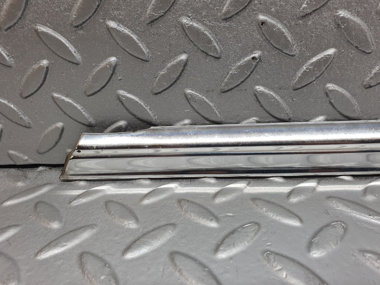 43463 Mercedes-Benz W108 280SE Front Left Door Window Chrome Trim