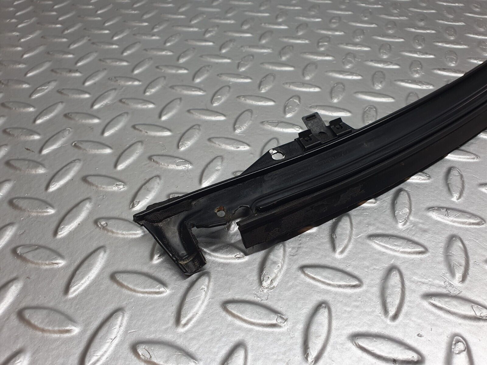 42642 Mercedes-Benz R129 320SL Coupe Front Windscreen Top Moulding Trim