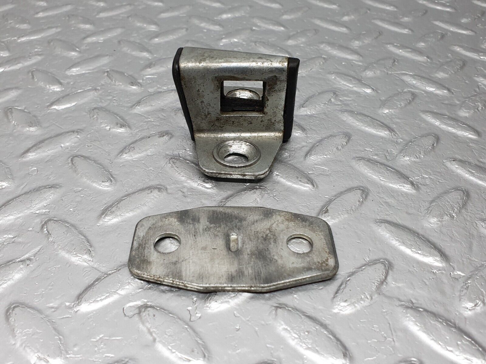 41692 Mercedes-Benz W124 200E Door Lock Latch