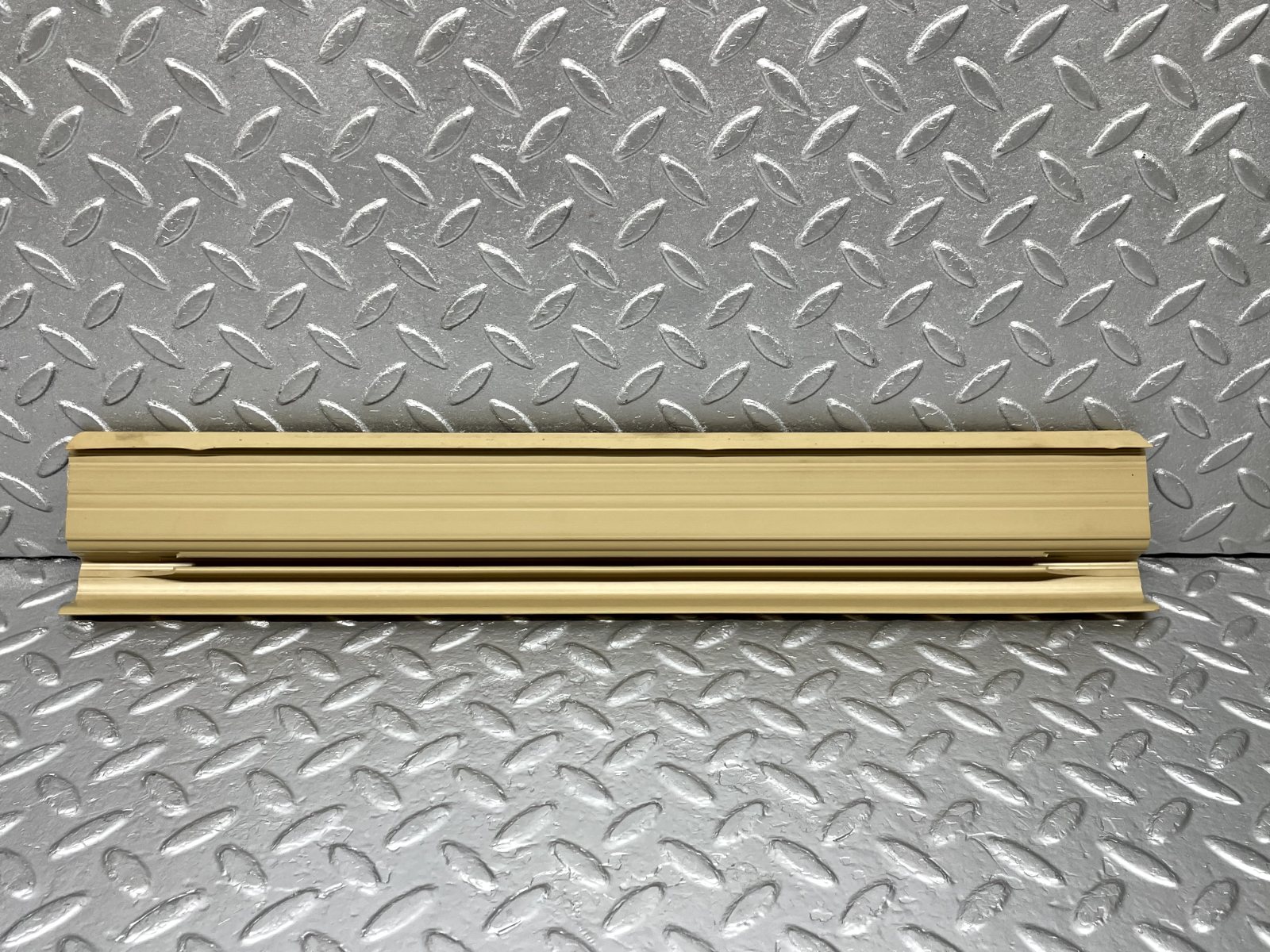 44265 Mercedes-Benz W123 280E Rear Left Door Sill Trim Beige