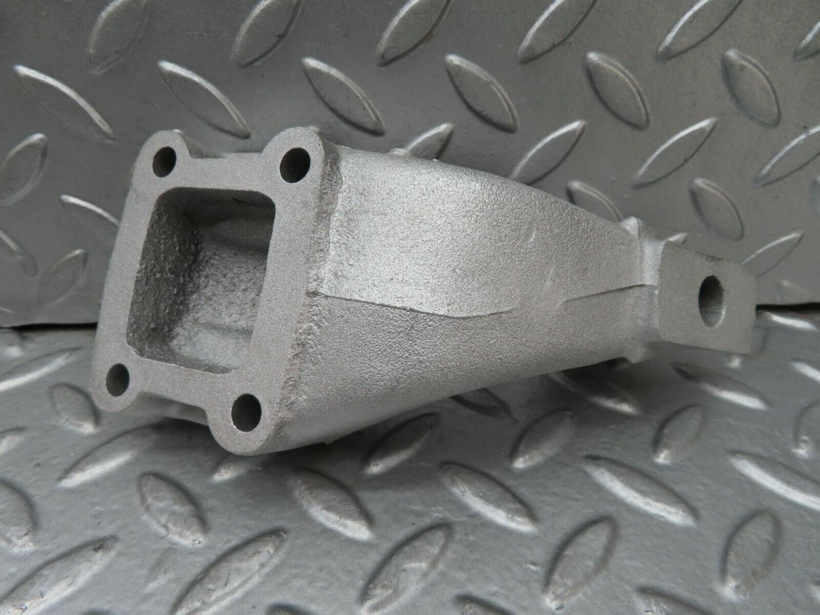 15659 Mercedes-Benz R107 450SL Engine Mount Bracket Right 1162234704