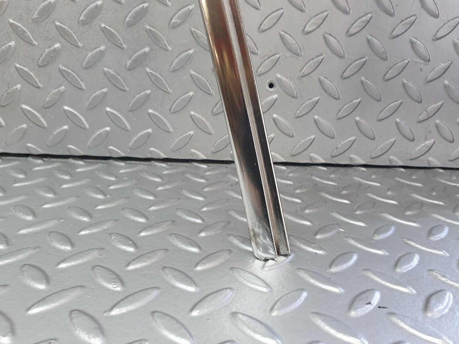 43054 Mercedes-Benz R107 Hardtop Windscreen Chrome Frame