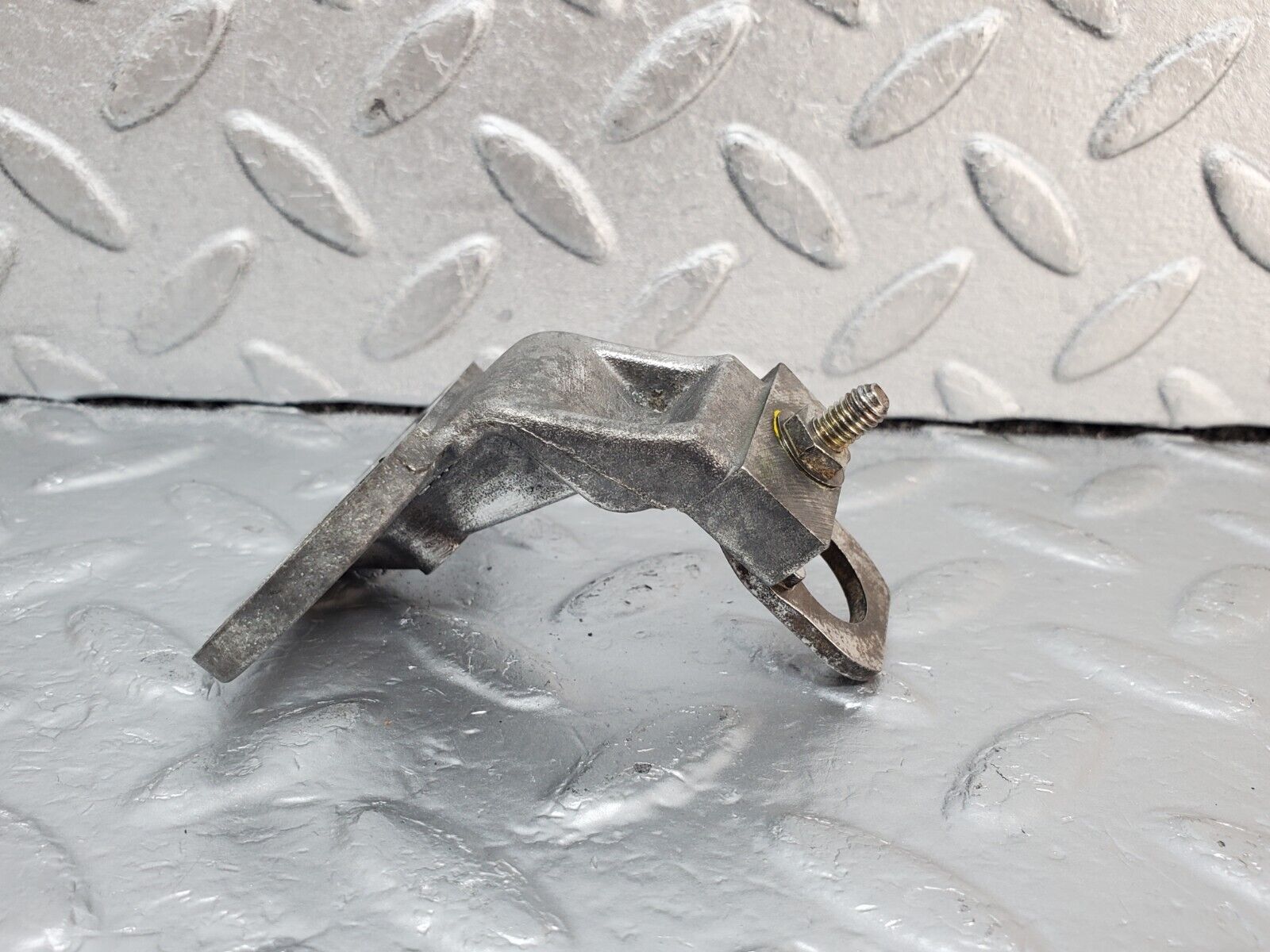 45407 Mercedes-Benz 280E M110.983 Crankshaft Sensor Holder Bracket 1101530440