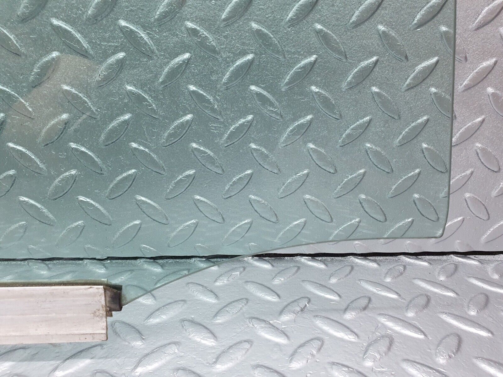 41991 Mercedes-Benz W202 C200 Rear Left Door Window Glass