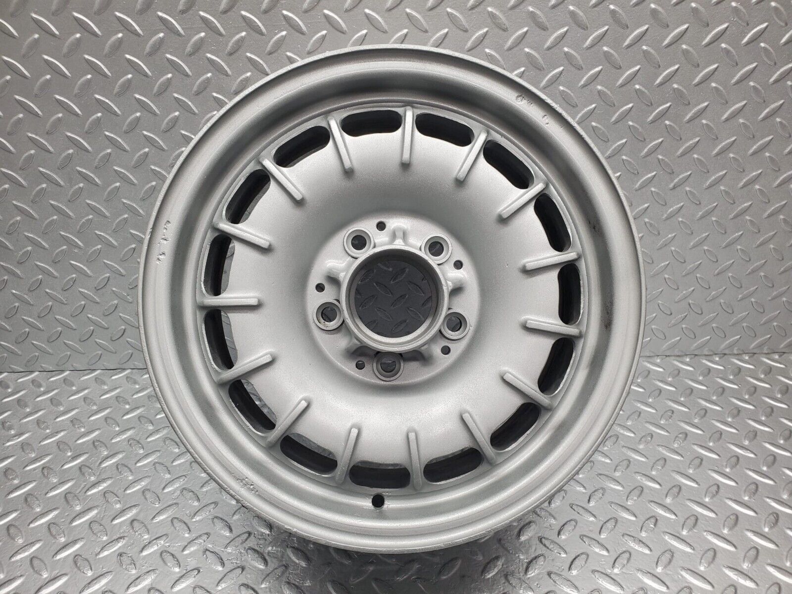 46813 Mercedes-Benz Alloy Wheel Mexican Hat 6Jx14H2 ET30 1084000902