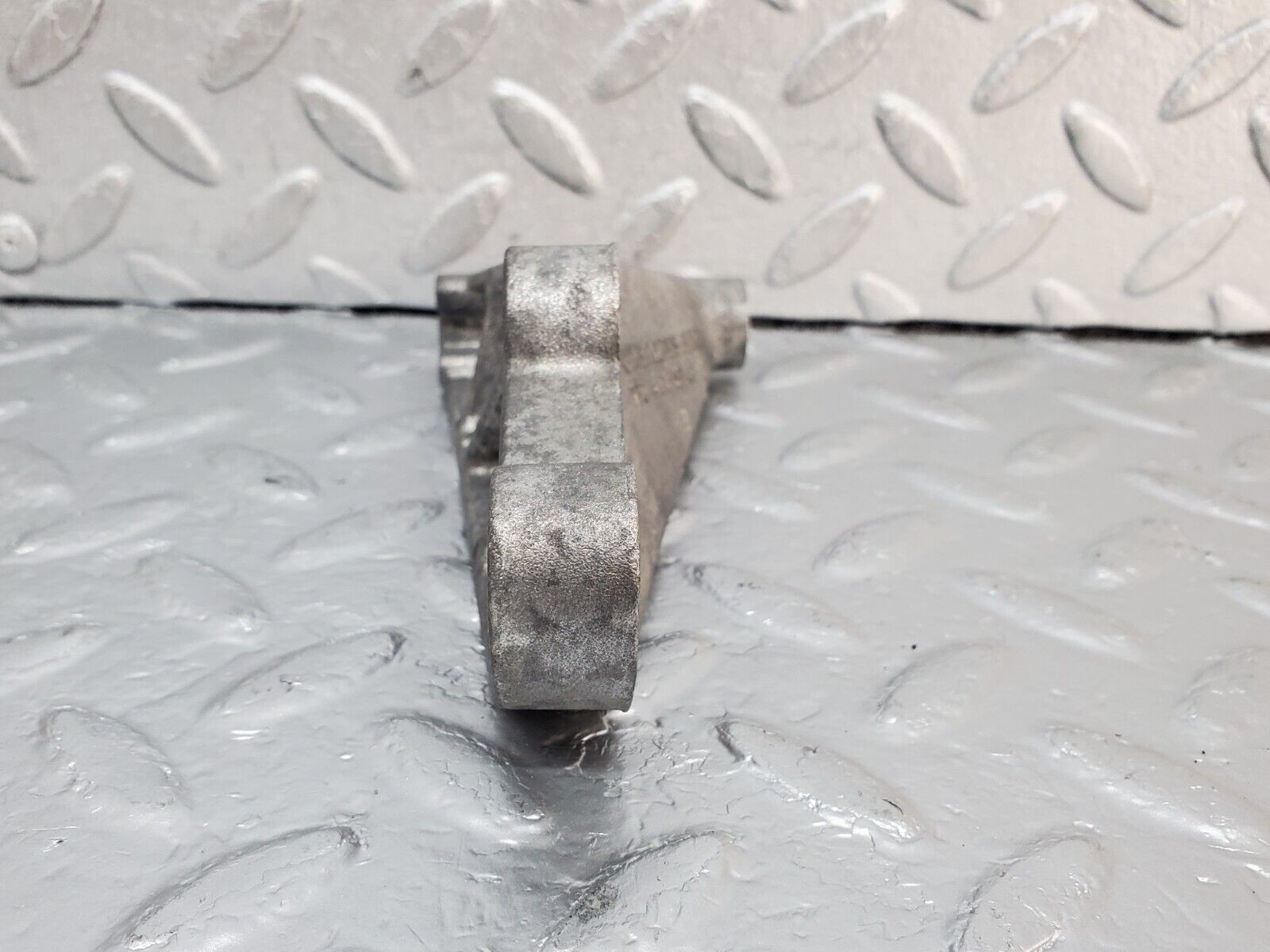 45415 Mercedes-Benz 280E M110.983 Power Steering Pump Bracket 1104663141