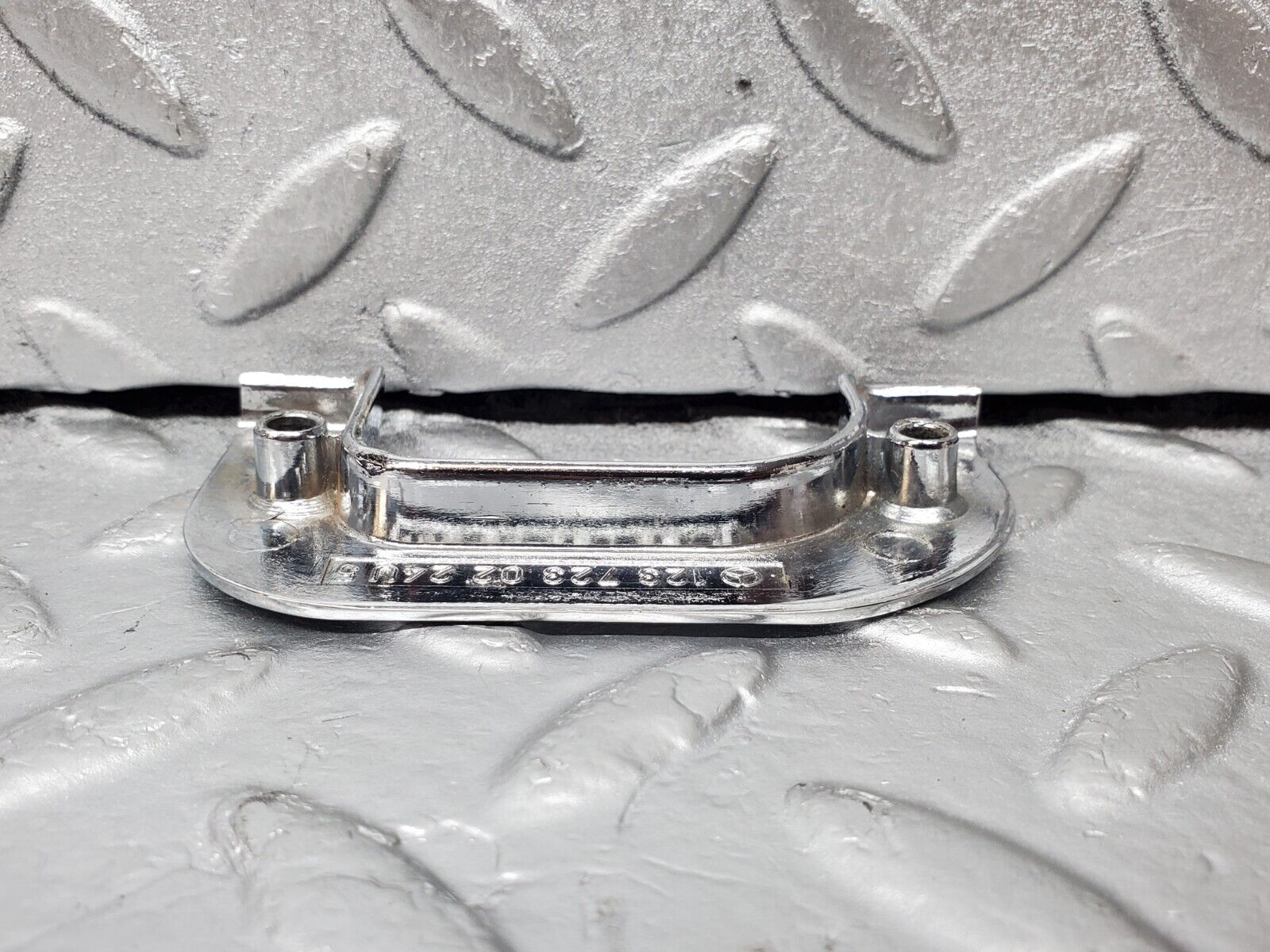 45555 Mercedes-Benz W126 420SE Interior Chrome Door Latch Trim Right 1237230224