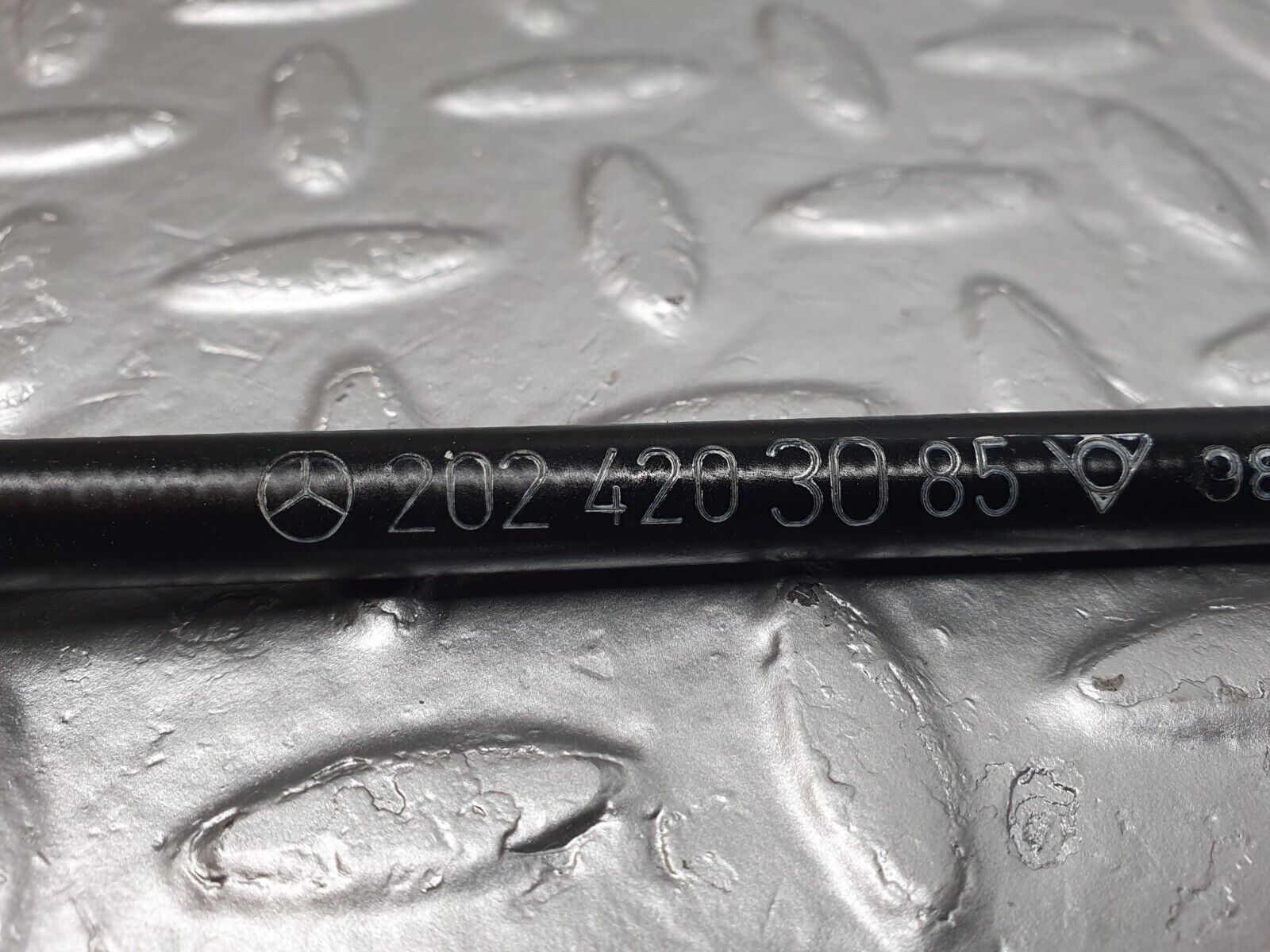 42093 Mercedes-Benz W202 C200 Parking Brake Cable 2024203085