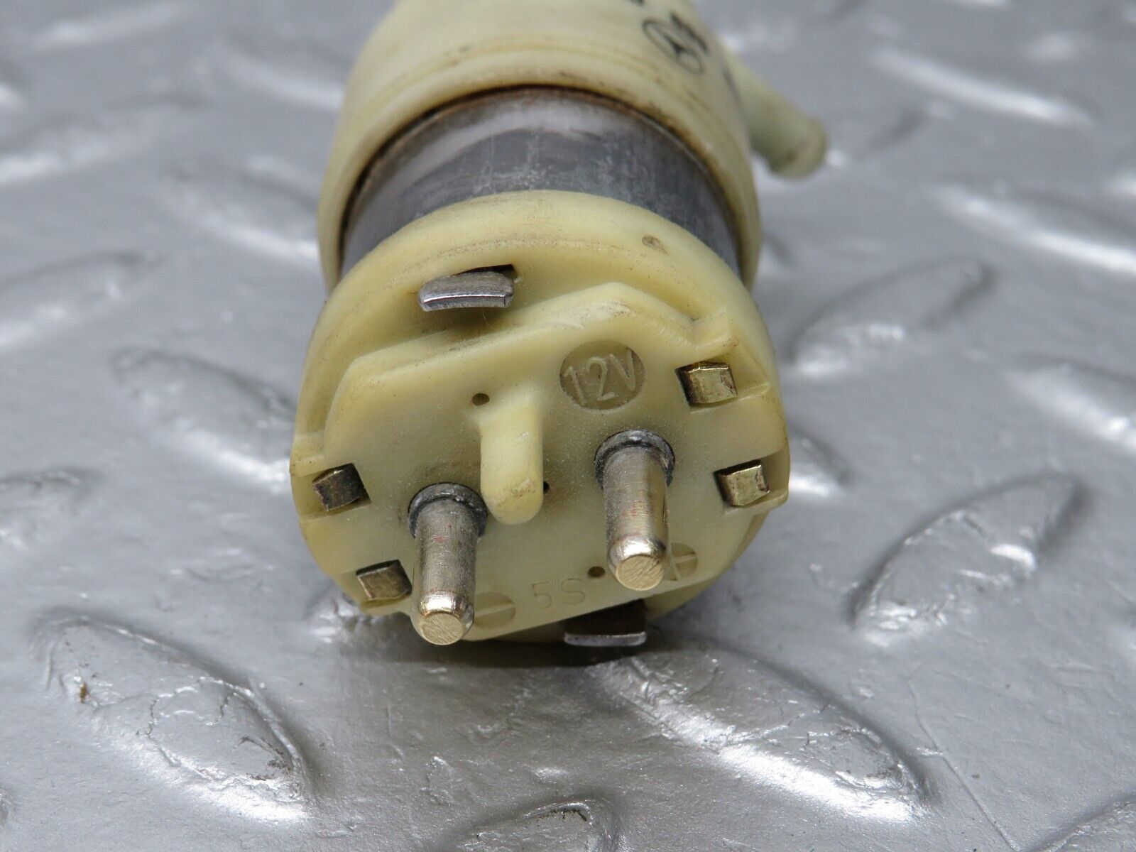 39118 Mercedes-Benz R107 500SL Windscreen Washer Pump 1238690021