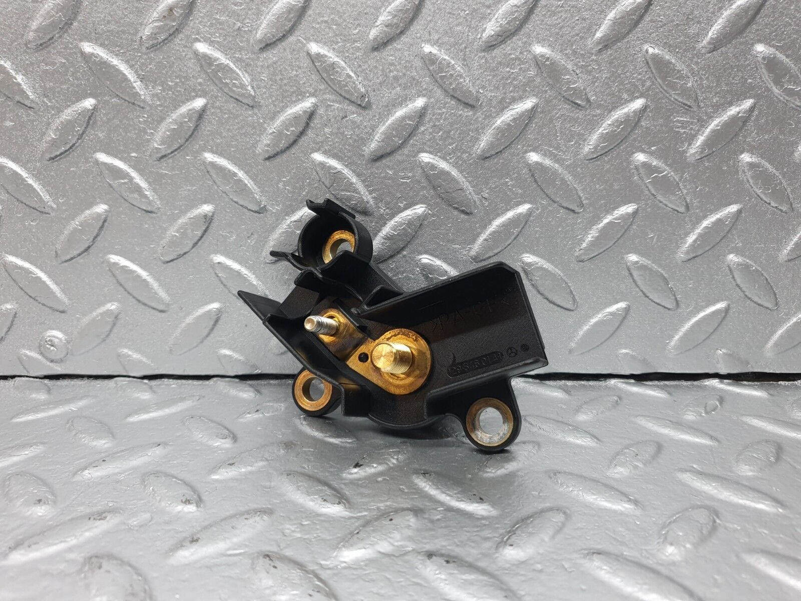 42237 Mercedes-Benz R129 320SL Coupe Positive Battery Cable Connector 1295460141