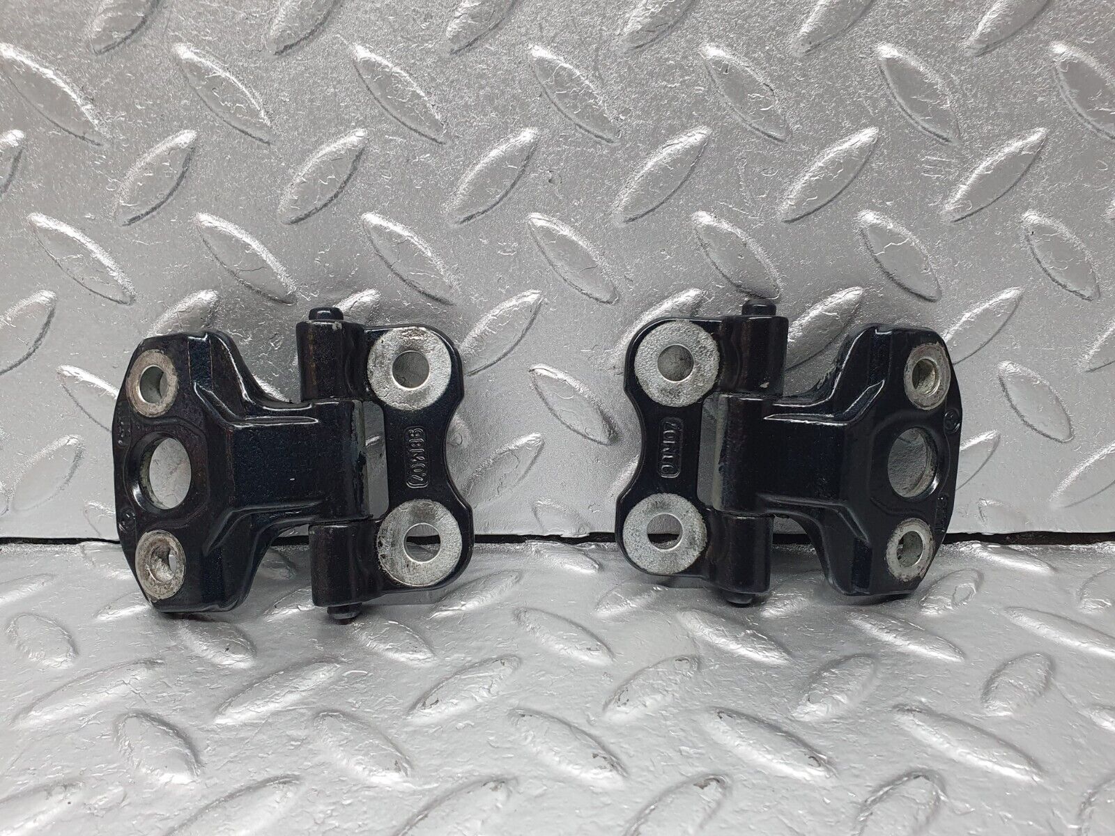 41868 Mercedes-Benz W202 C200 Front Door Hinge Right