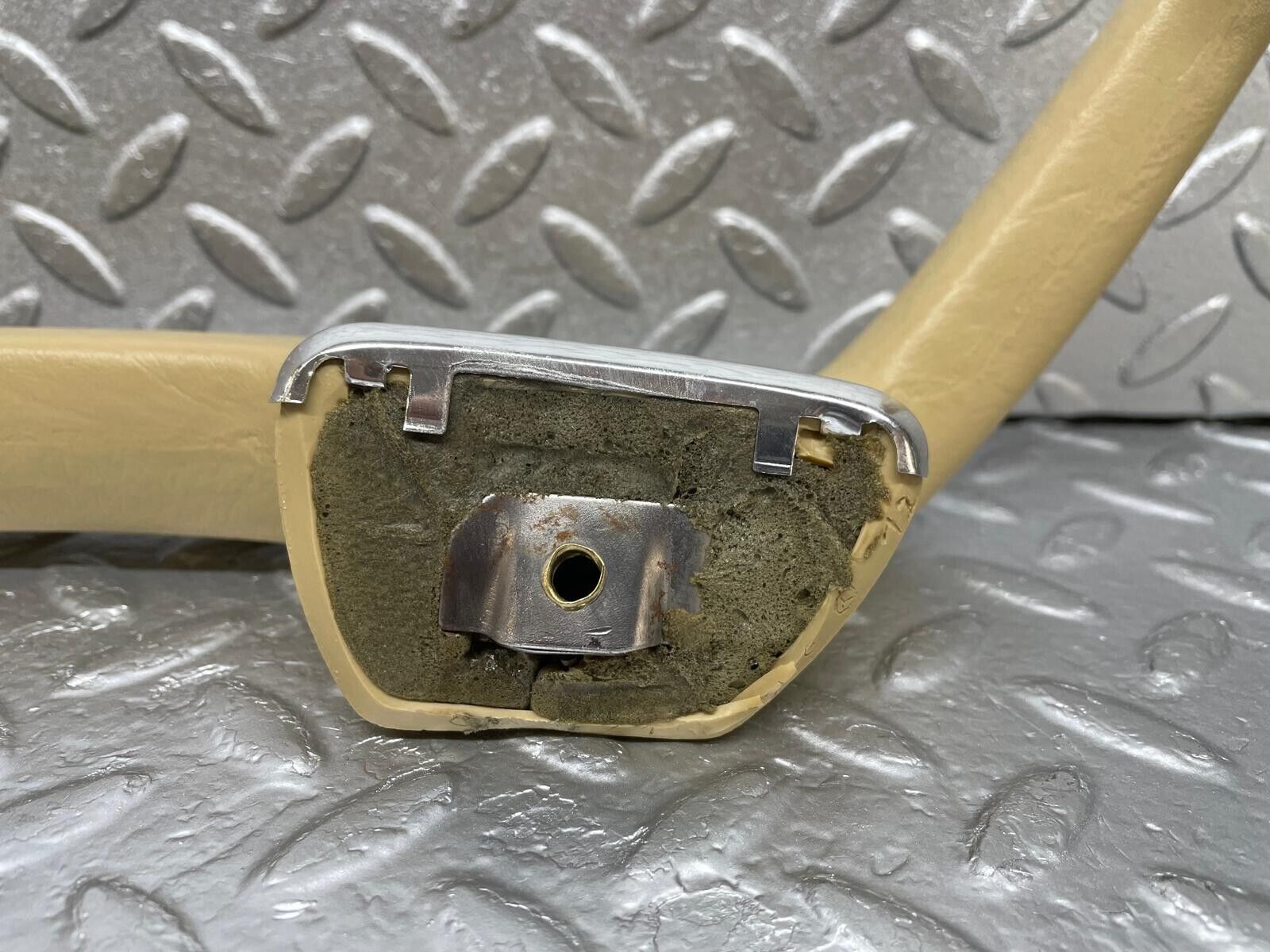 44260 Mercedes-Benz W123 280E Rear Right Interior Door Handle Beige 1239701801