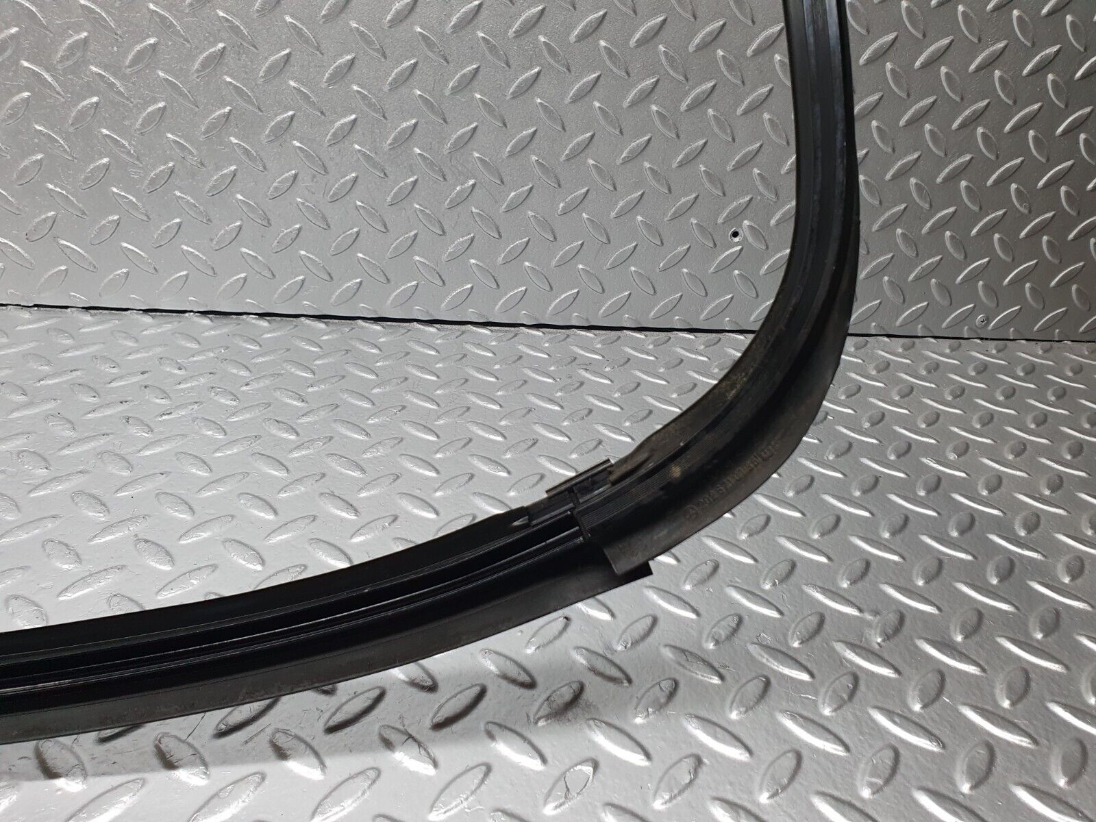 41932 Mercedes-Benz W202 C200 Rear Windscreen Frame 2026710236 2026710136