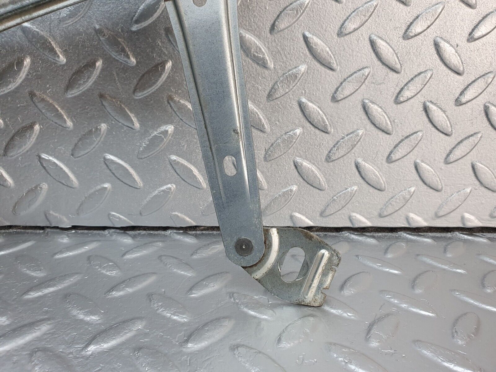 41939 Mercedes-Benz W202 C200 Front Right Power Window Regulator