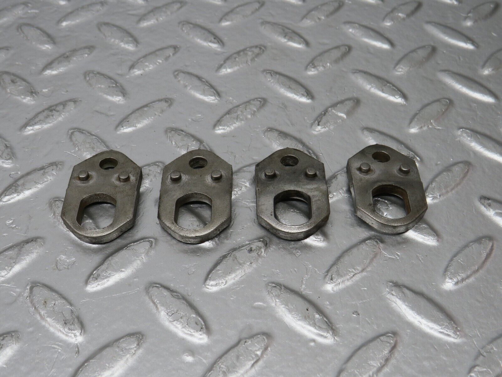 32737 Mercedes-Benz C107 R107 Fuel Injector Bracket Holder 4x