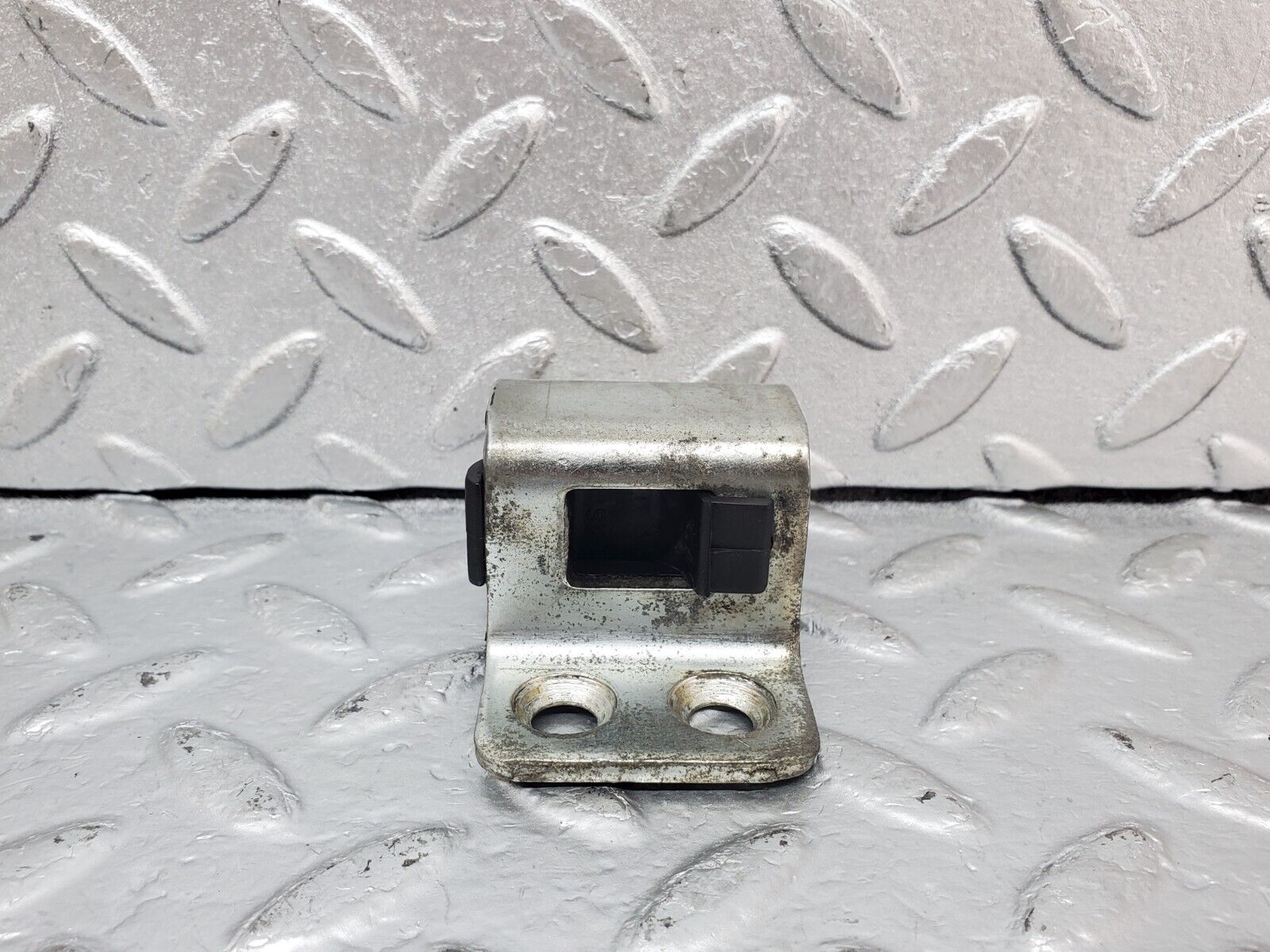 44340 Mercedes-Benz W123 280E Right Door Lock Latch