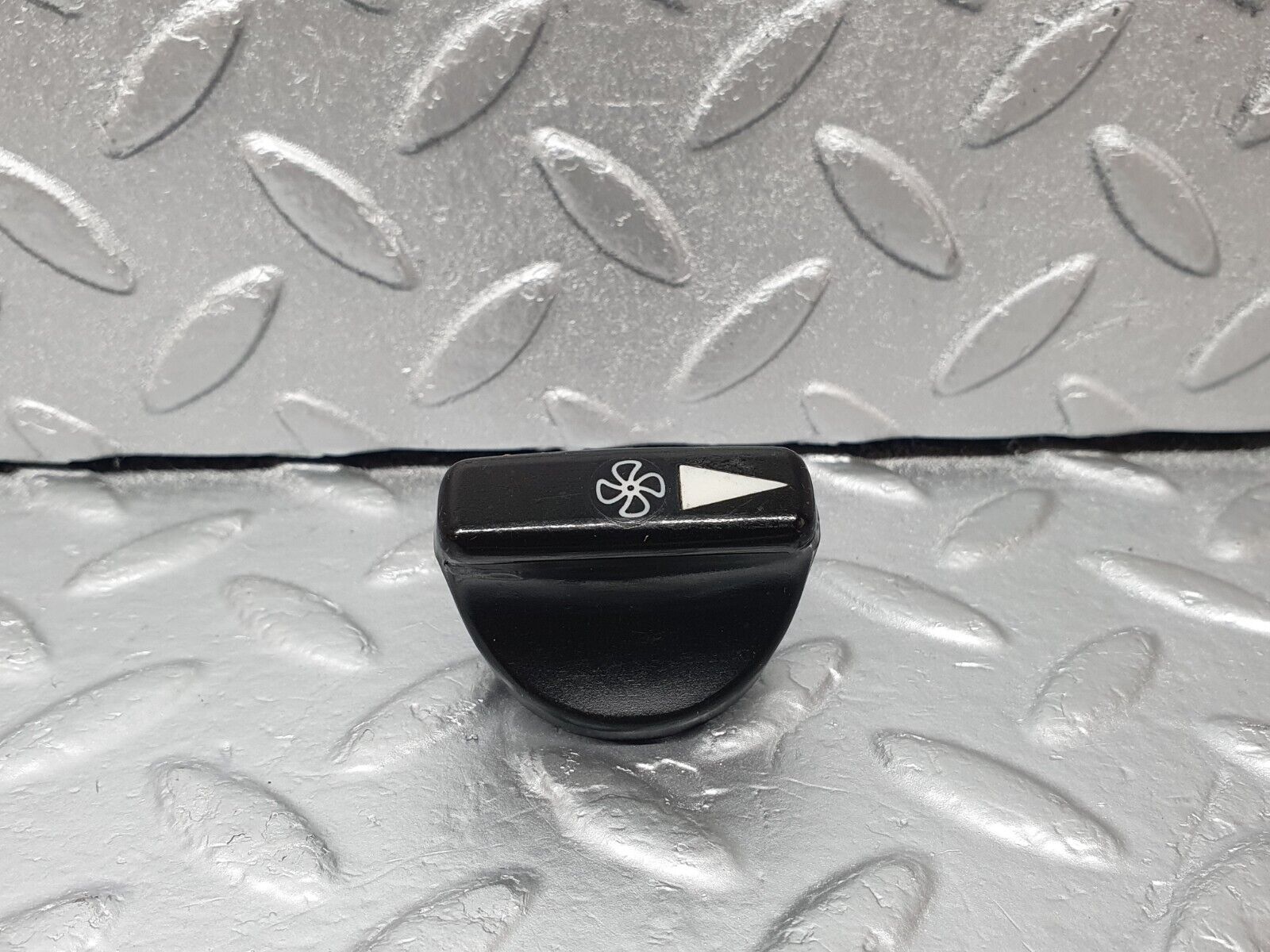 43658 Mercedes-Benz C126 380SEC Coupe Heater Control Knob Pair